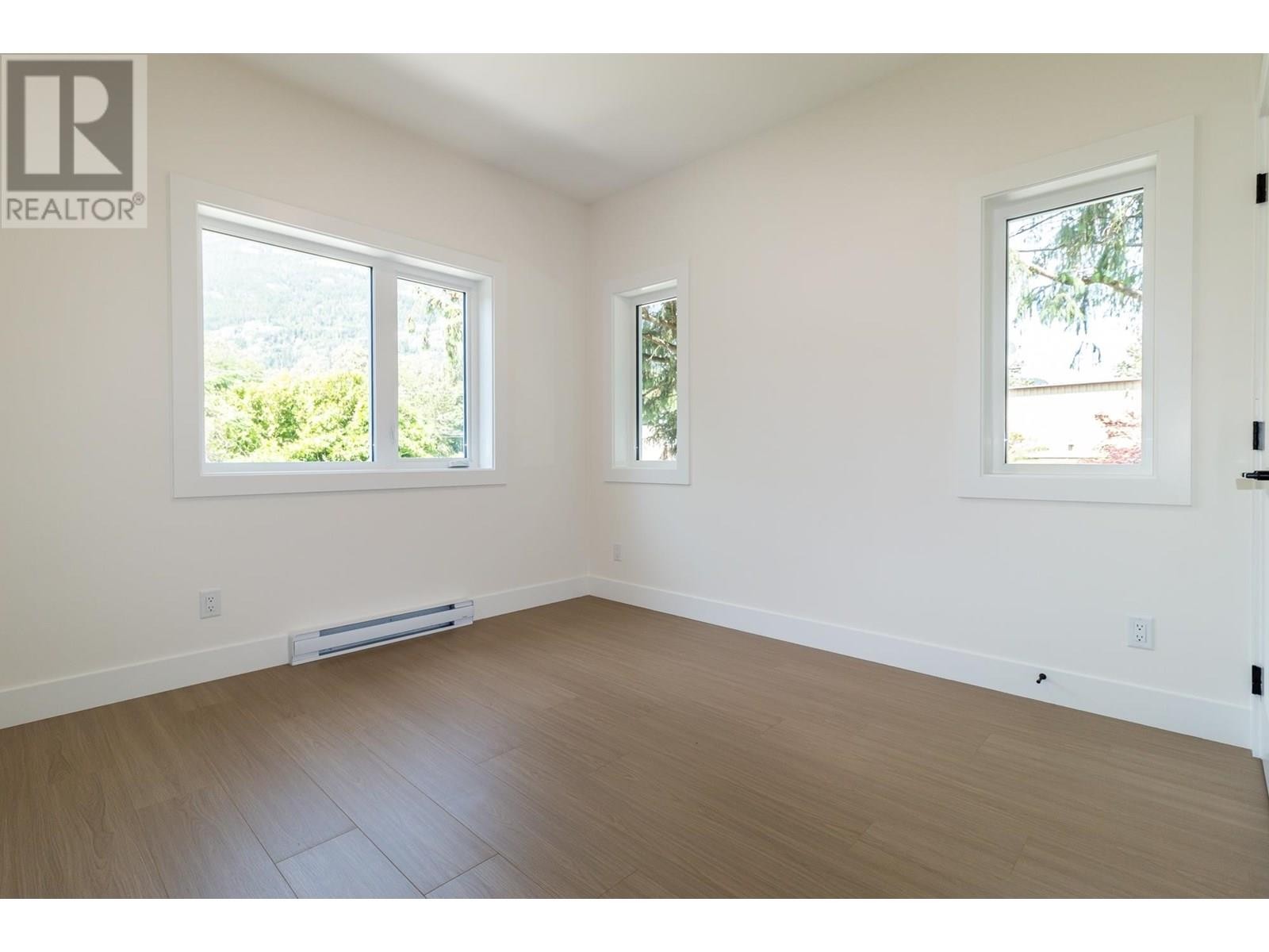 












1108 MAGEE STREET

,
Squamish,




British Columbia
V8B0E8


