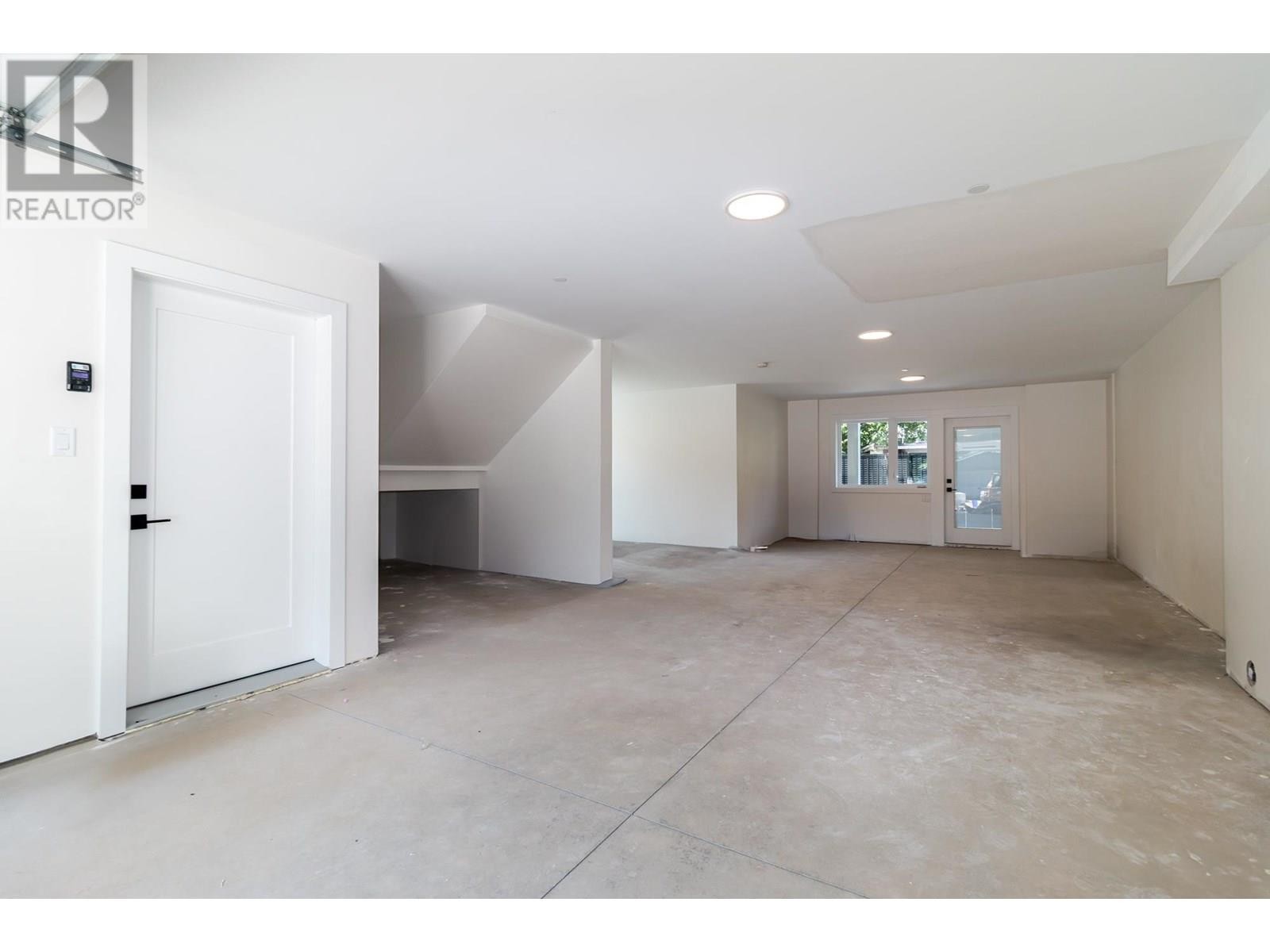 












1108 MAGEE STREET

,
Squamish,




British Columbia
V8B0E8

