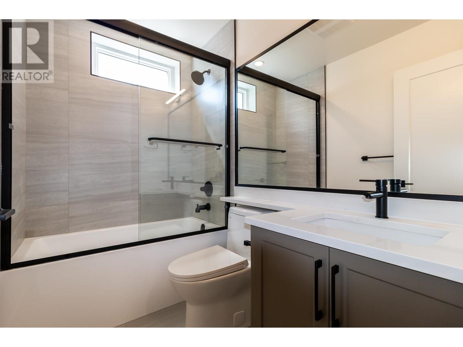 












1108 MAGEE STREET

,
Squamish,




British Columbia
V8B0E8

