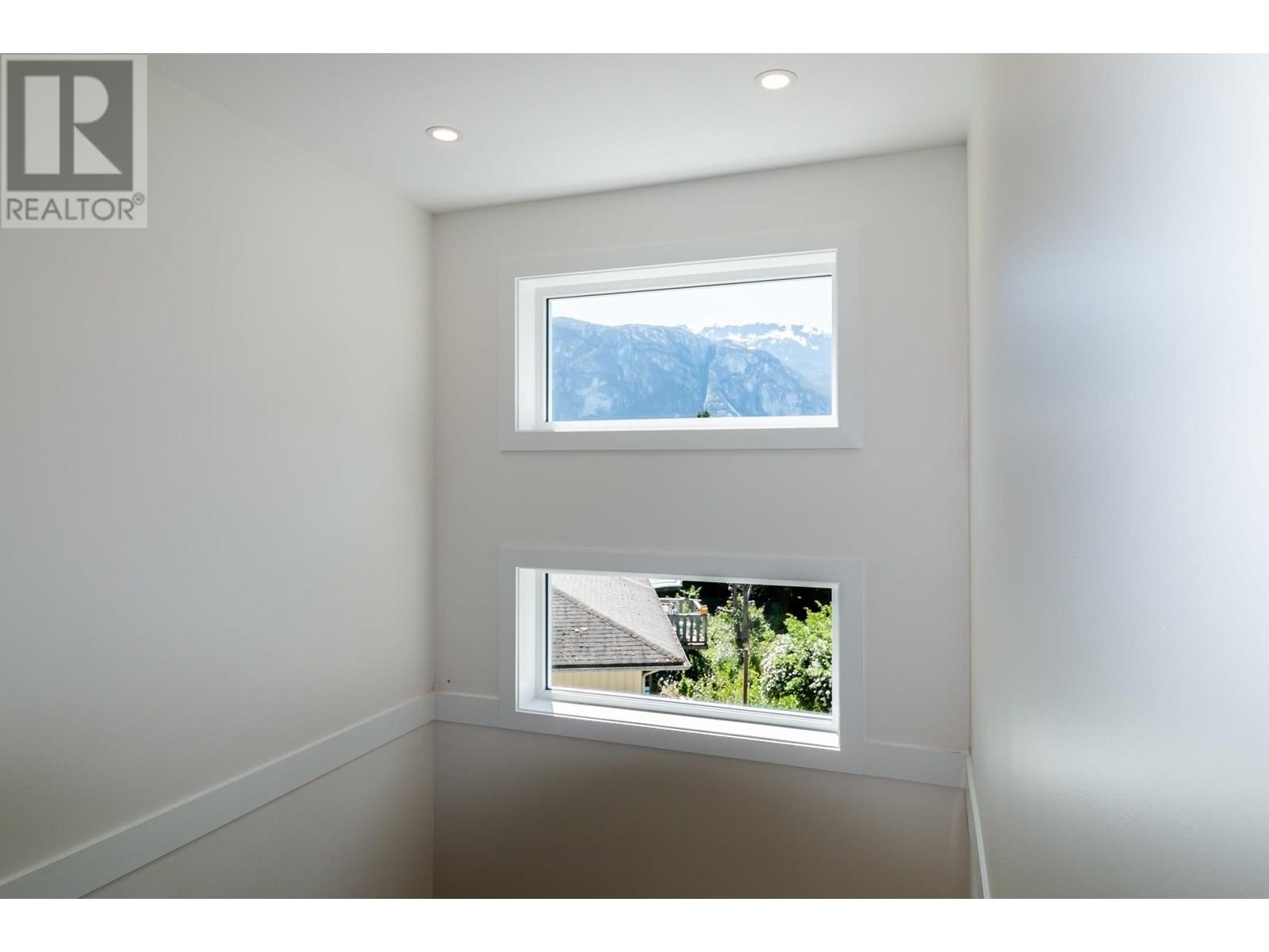 












1108 MAGEE STREET

,
Squamish,




British Columbia
V8B0E8

