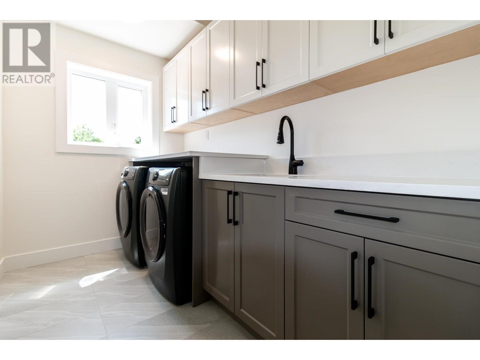 












1108 MAGEE STREET

,
Squamish,




British Columbia
V8B0E8

