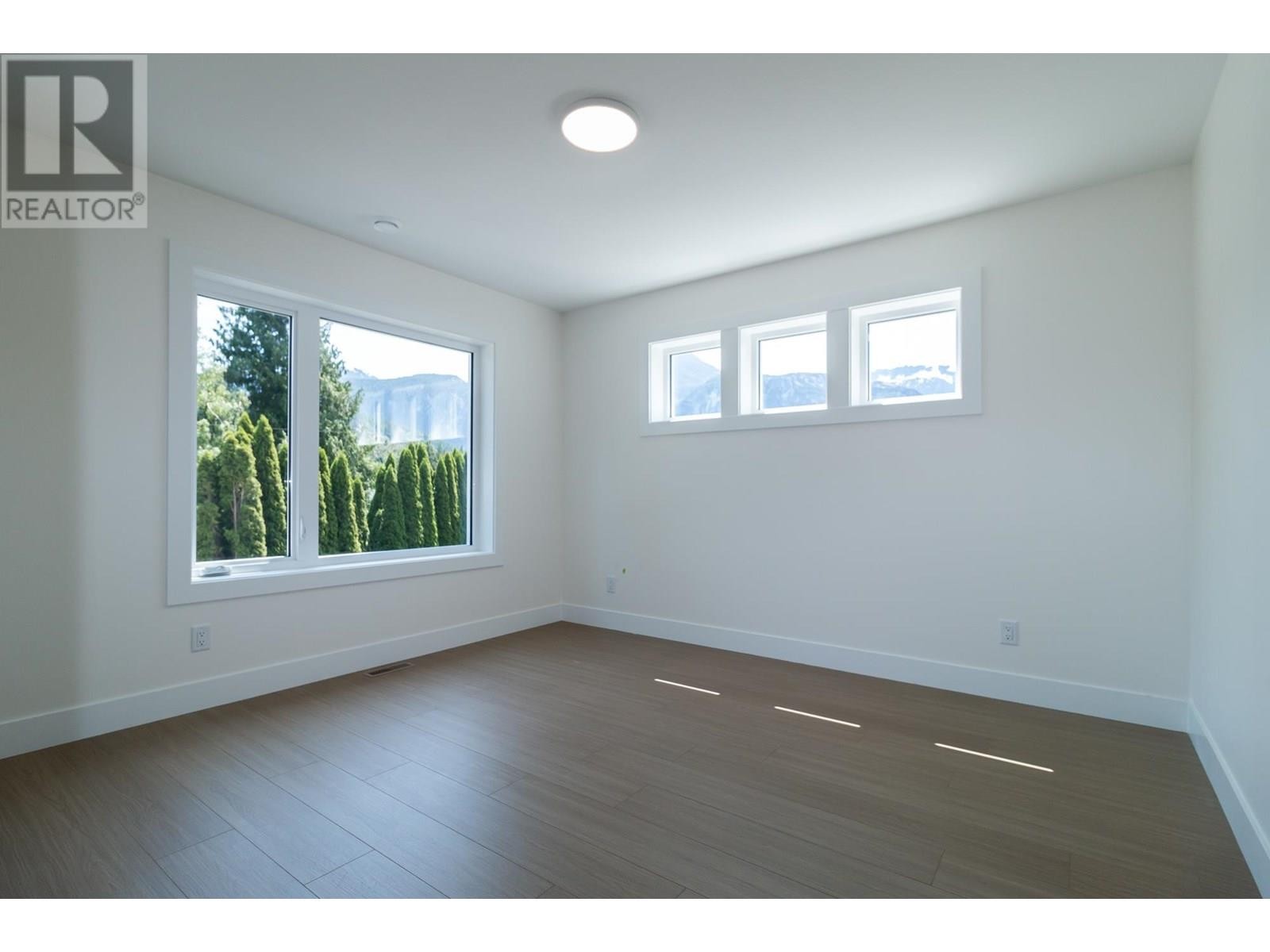 












1108 MAGEE STREET

,
Squamish,




British Columbia
V8B0E8

