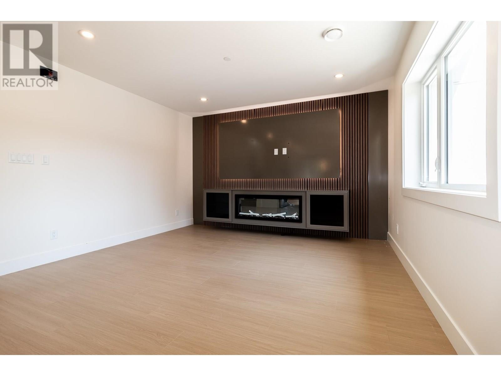 












1108 MAGEE STREET

,
Squamish,




British Columbia
V8B0E8

