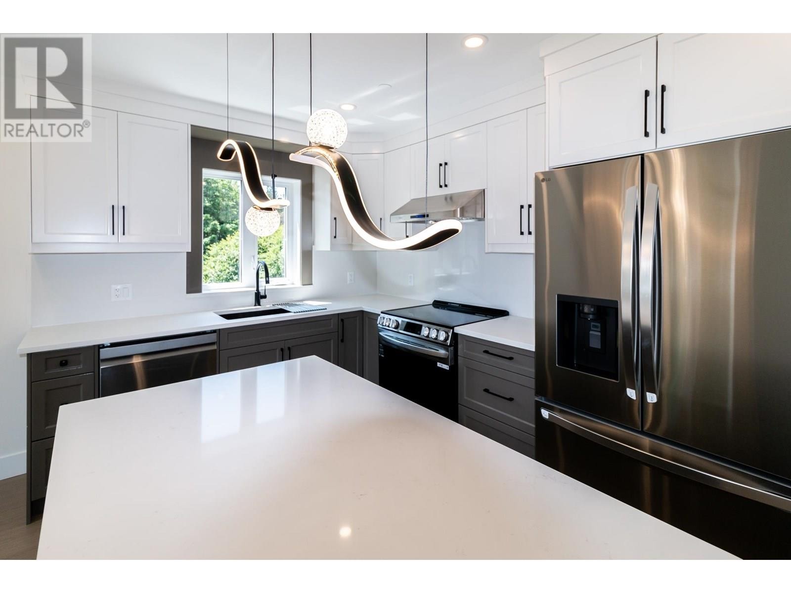 












1108 MAGEE STREET

,
Squamish,




British Columbia
V8B0E8

