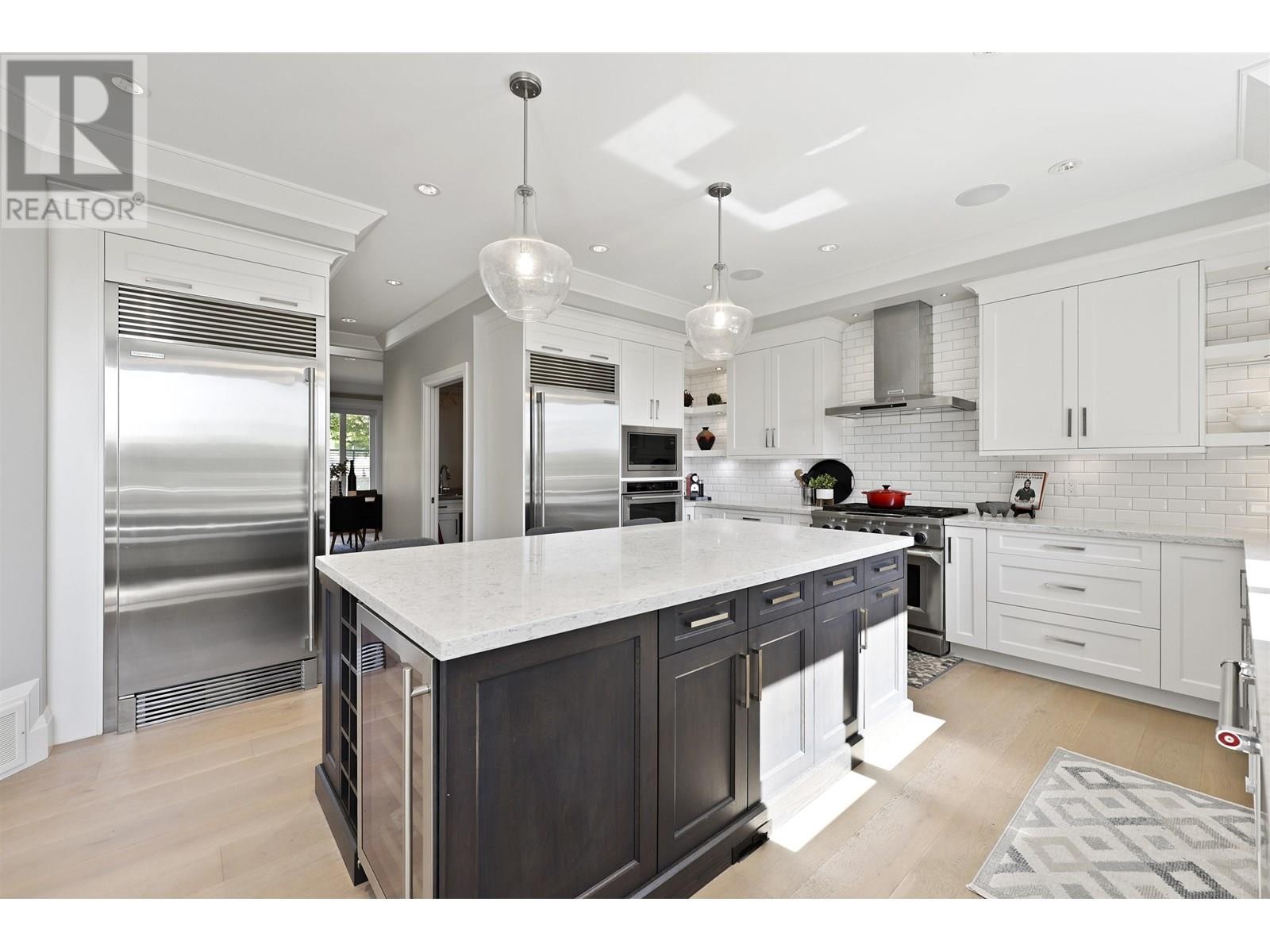 












441 E KEITH ROAD

,
North Vancouver,




British Columbia
V7L1W1

