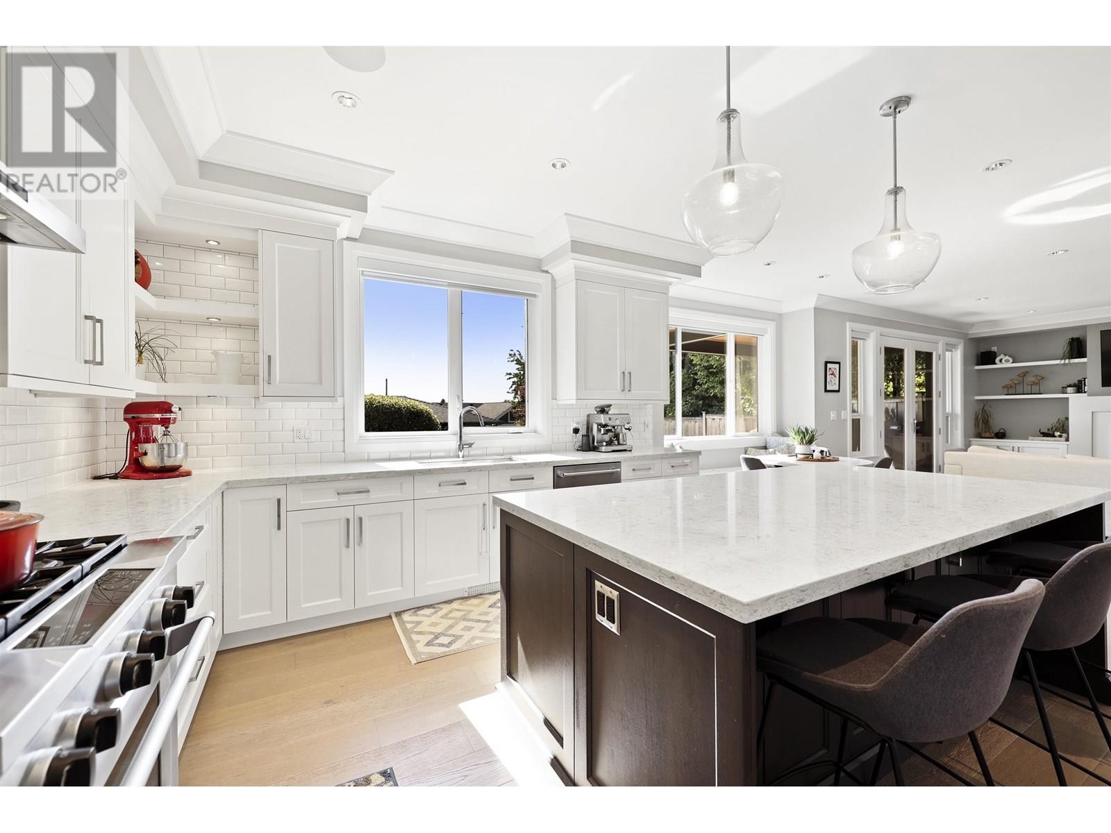 












441 E KEITH ROAD

,
North Vancouver,




British Columbia
V7L1W1


