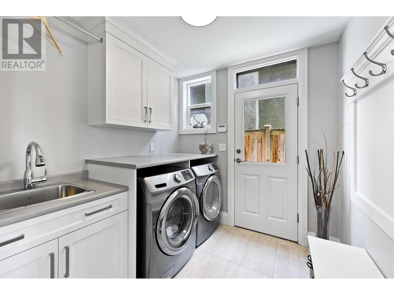 












441 E KEITH ROAD

,
North Vancouver,




British Columbia
V7L1W1

