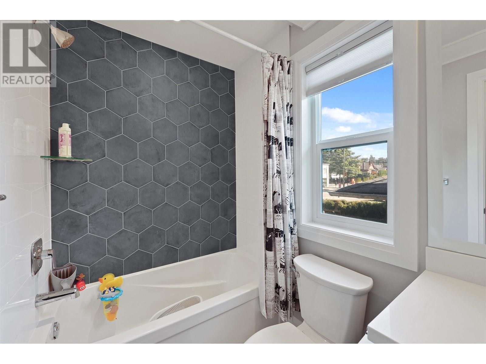 












441 E KEITH ROAD

,
North Vancouver,




British Columbia
V7L1W1

