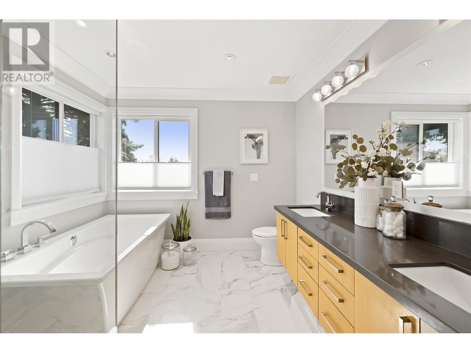 












441 E KEITH ROAD

,
North Vancouver,




British Columbia
V7L1W1

