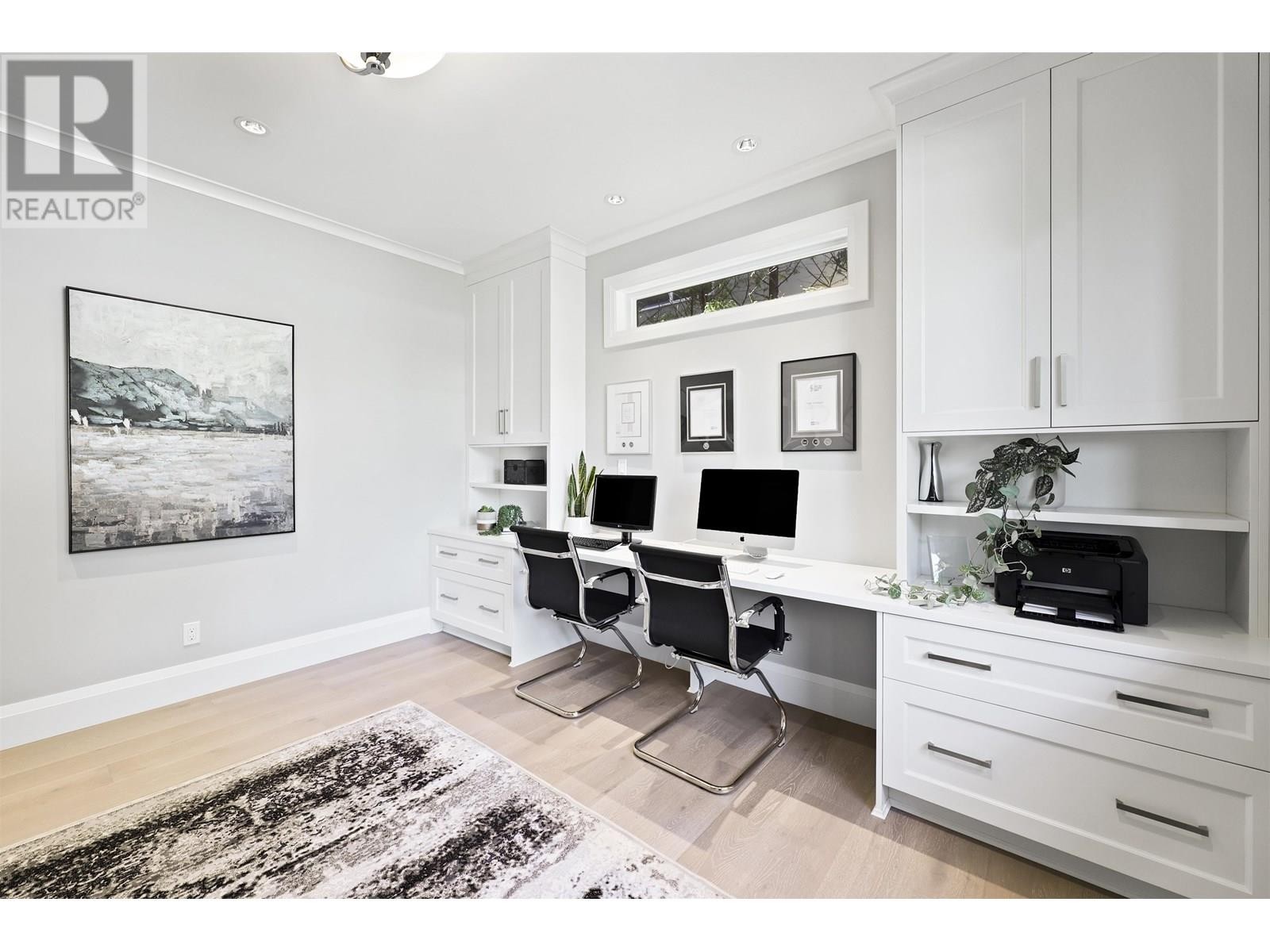 












441 E KEITH ROAD

,
North Vancouver,




British Columbia
V7L1W1

