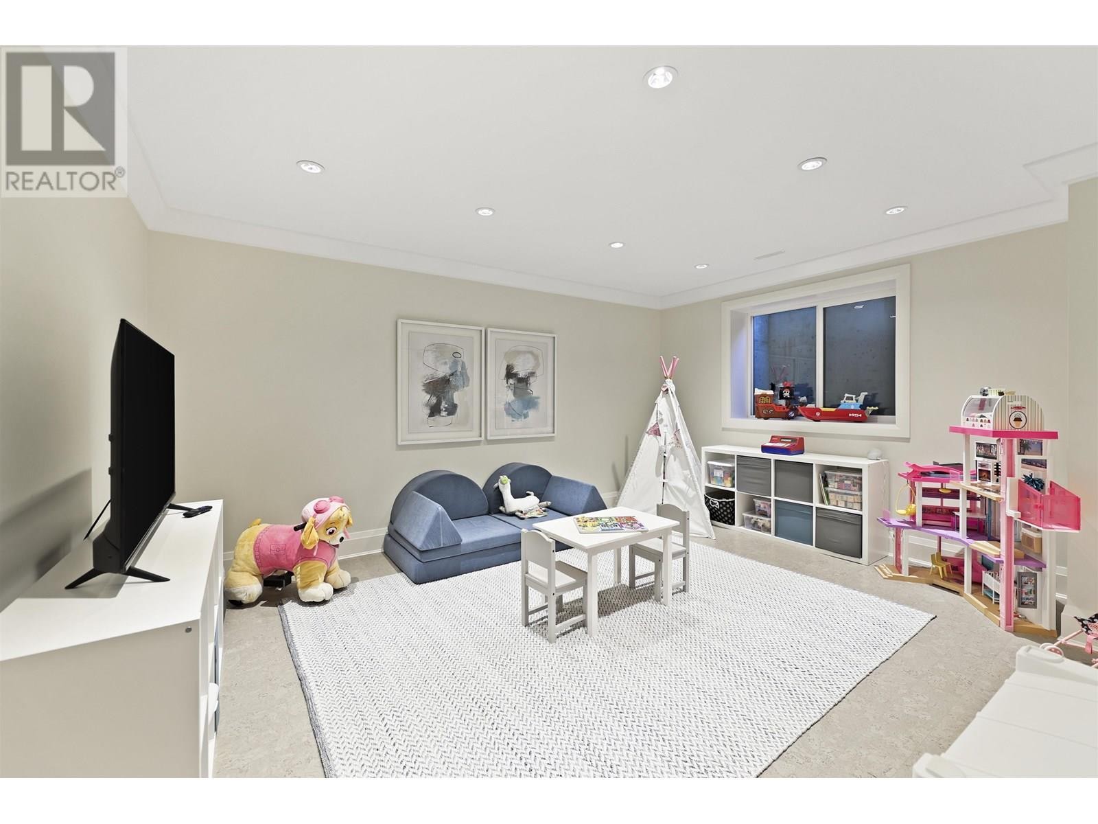 












441 E KEITH ROAD

,
North Vancouver,




British Columbia
V7L1W1

