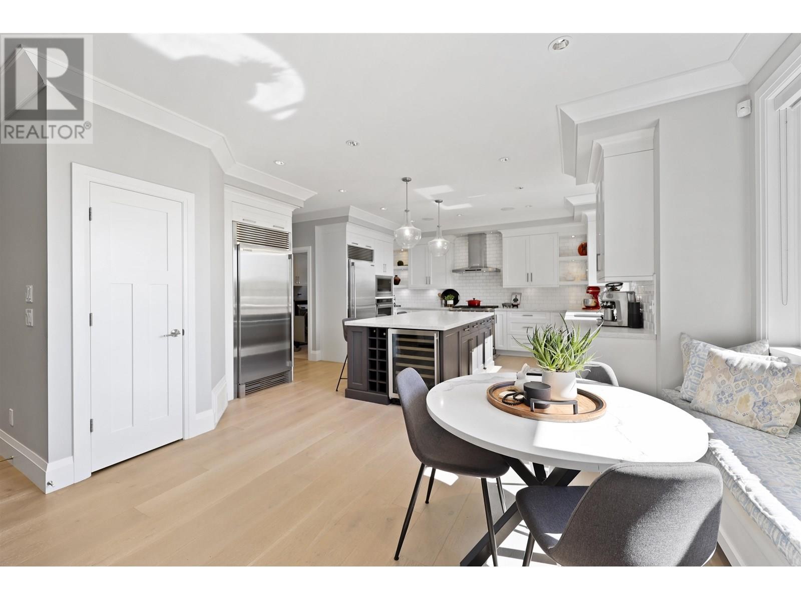 












441 E KEITH ROAD

,
North Vancouver,




British Columbia
V7L1W1

