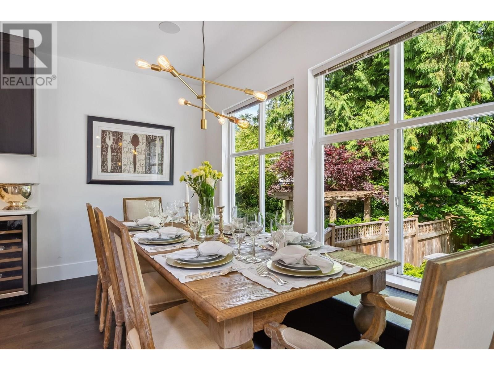 












3761 EDGEMONT BOULEVARD

,
North Vancouver,




British Columbia
V7R2P6

