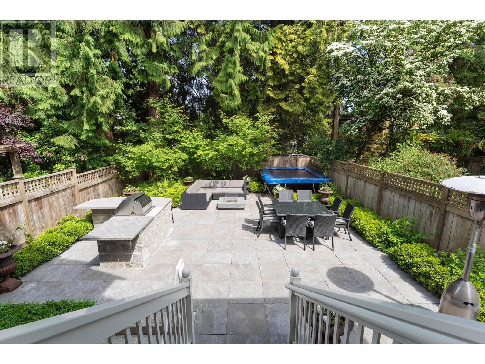












3761 EDGEMONT BOULEVARD

,
North Vancouver,




British Columbia
V7R2P6

