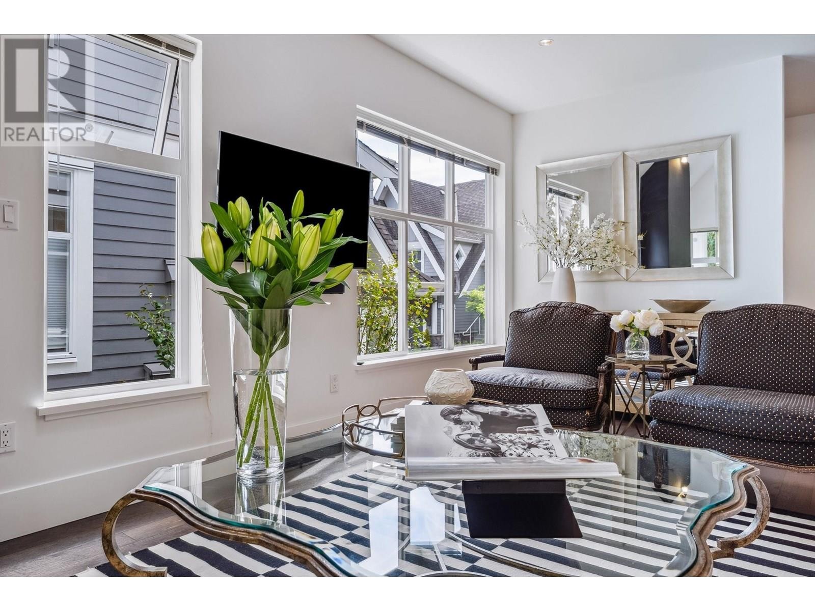 












3761 EDGEMONT BOULEVARD

,
North Vancouver,




British Columbia
V7R2P6

