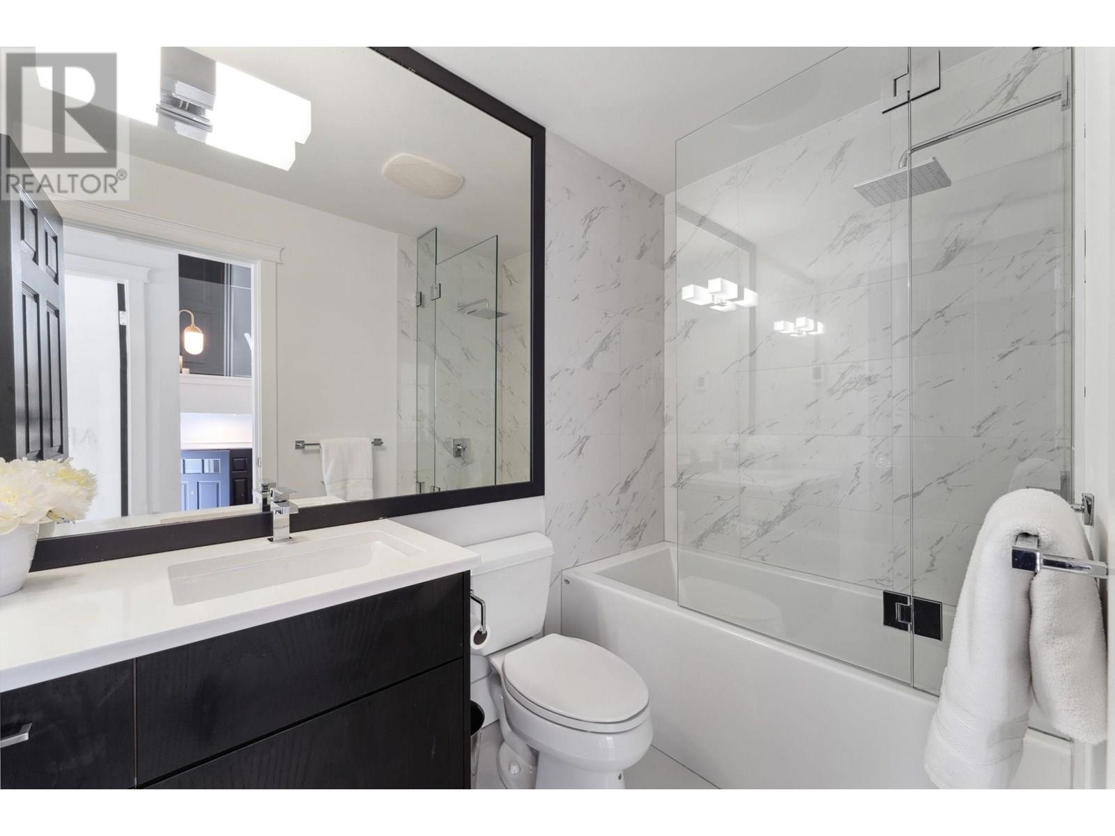 












3761 EDGEMONT BOULEVARD

,
North Vancouver,




British Columbia
V7R2P6

