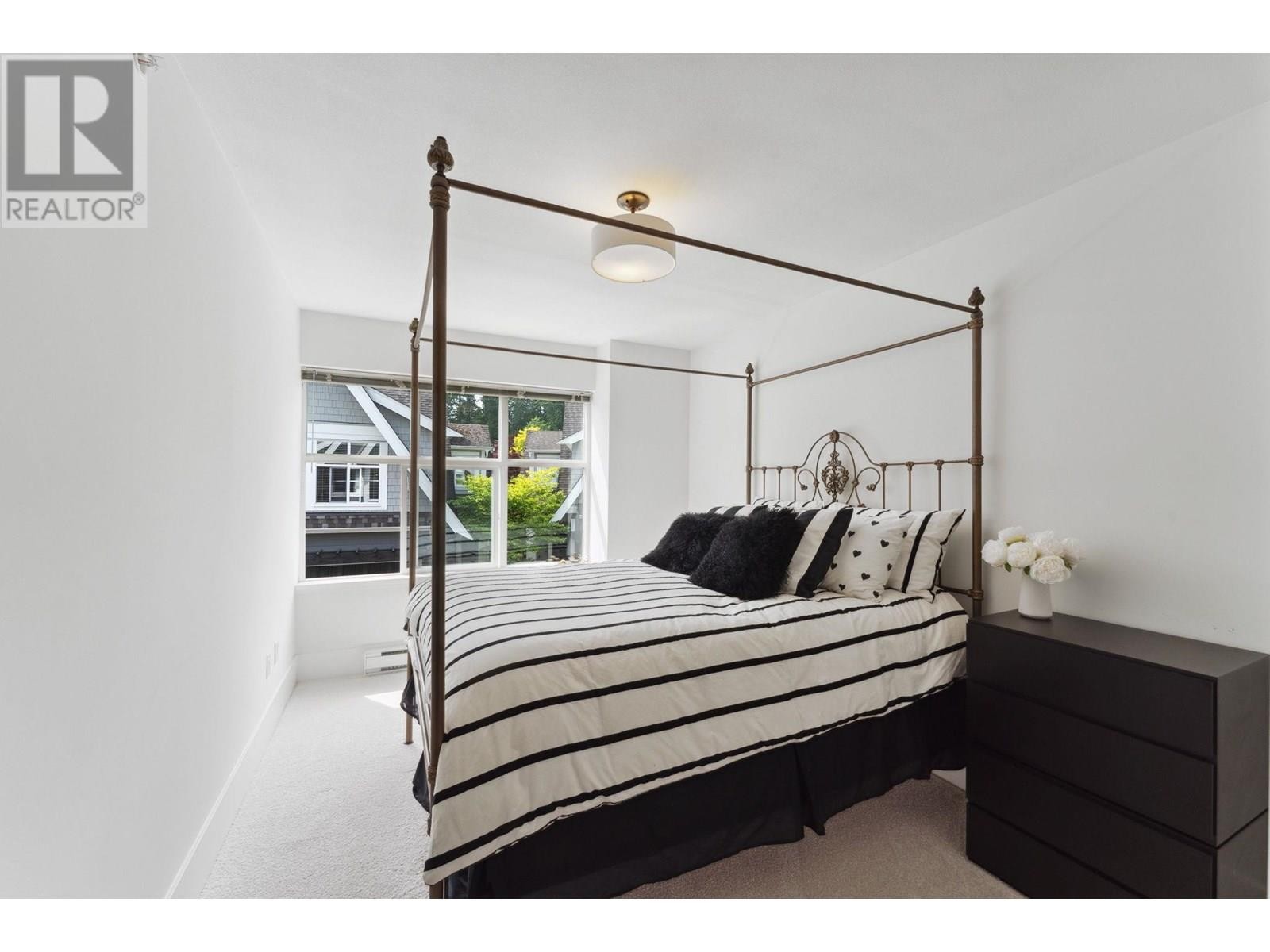 












3761 EDGEMONT BOULEVARD

,
North Vancouver,




British Columbia
V7R2P6

