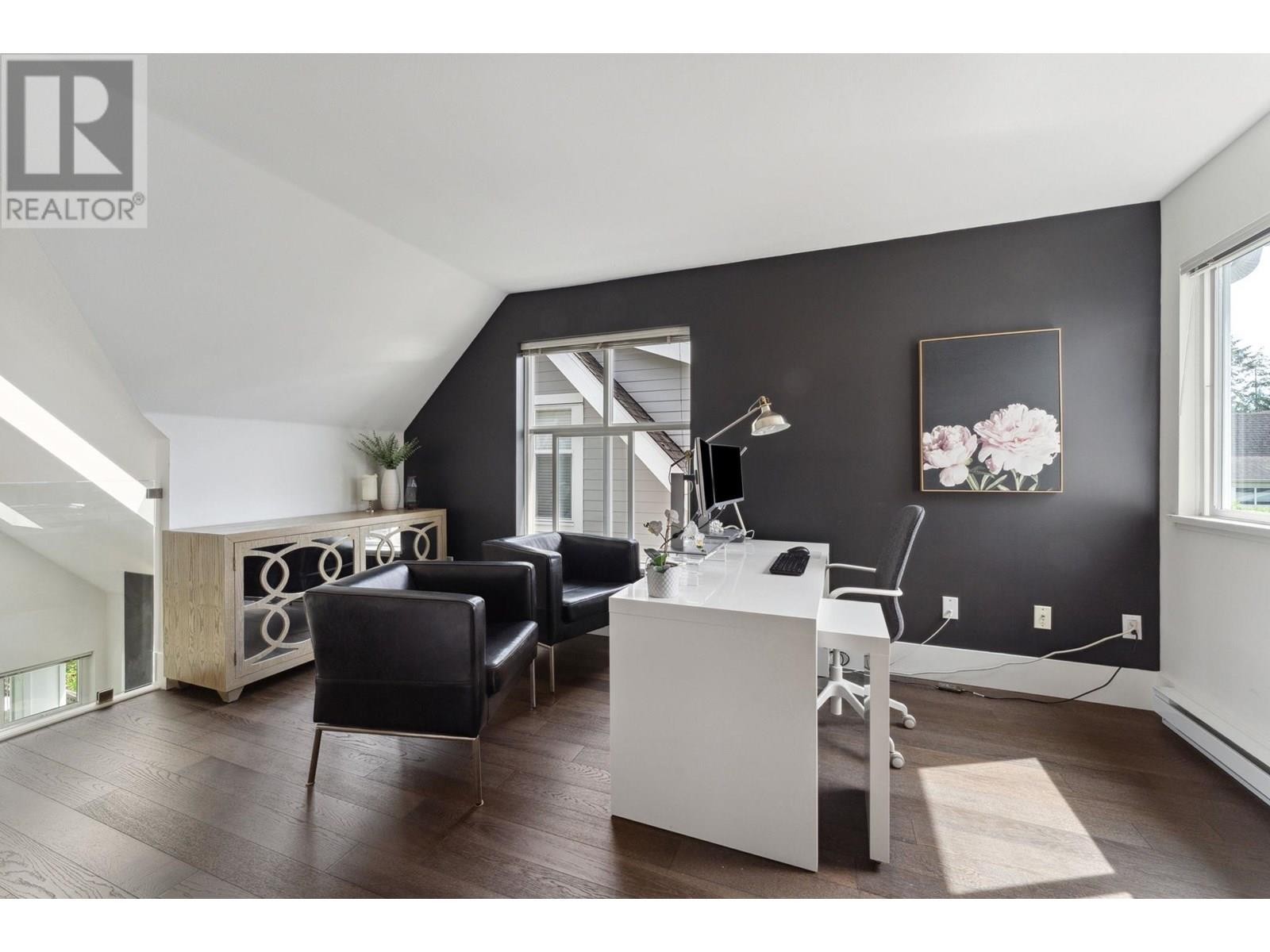 












3761 EDGEMONT BOULEVARD

,
North Vancouver,




British Columbia
V7R2P6

