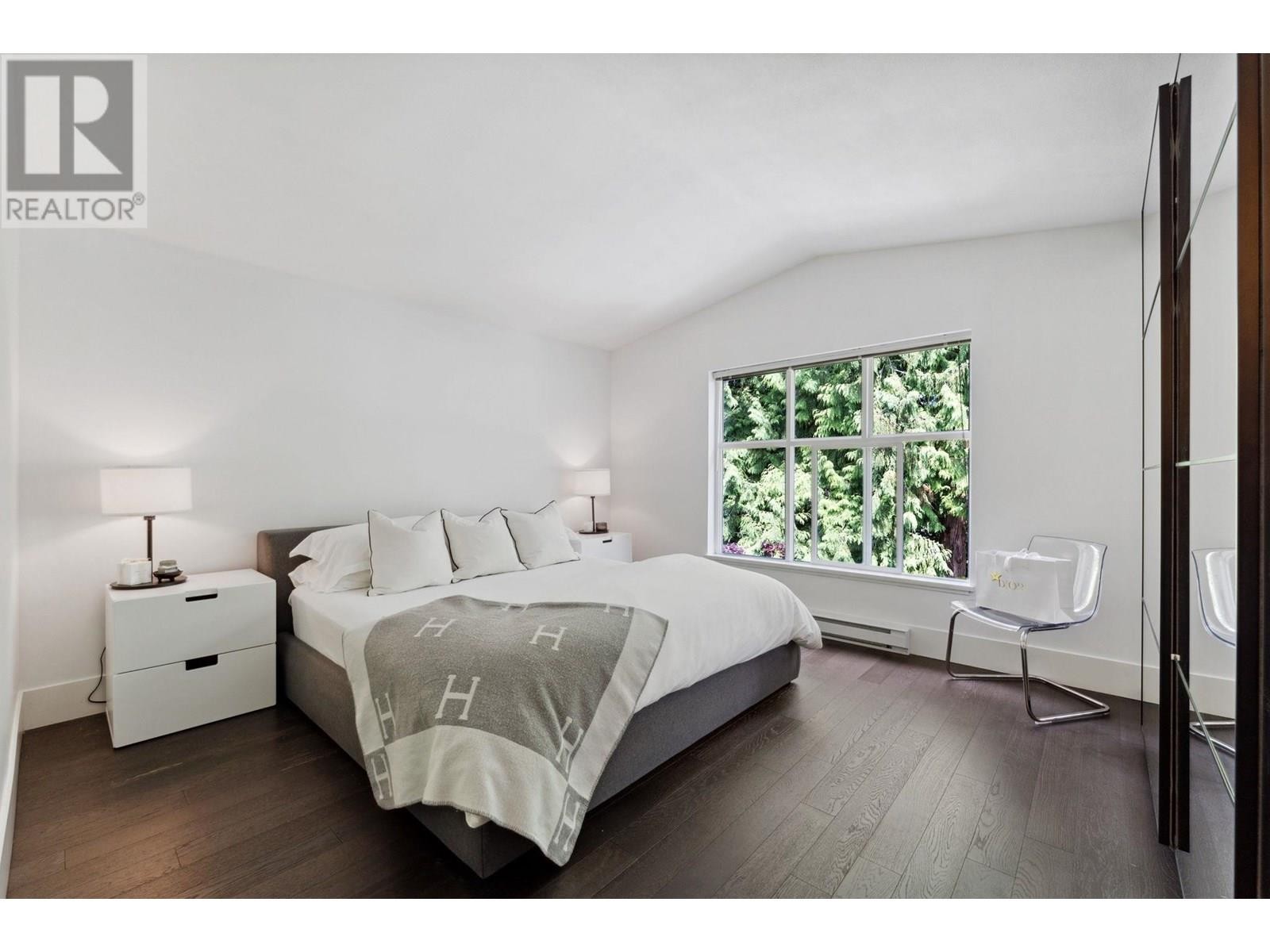 












3761 EDGEMONT BOULEVARD

,
North Vancouver,




British Columbia
V7R2P6


