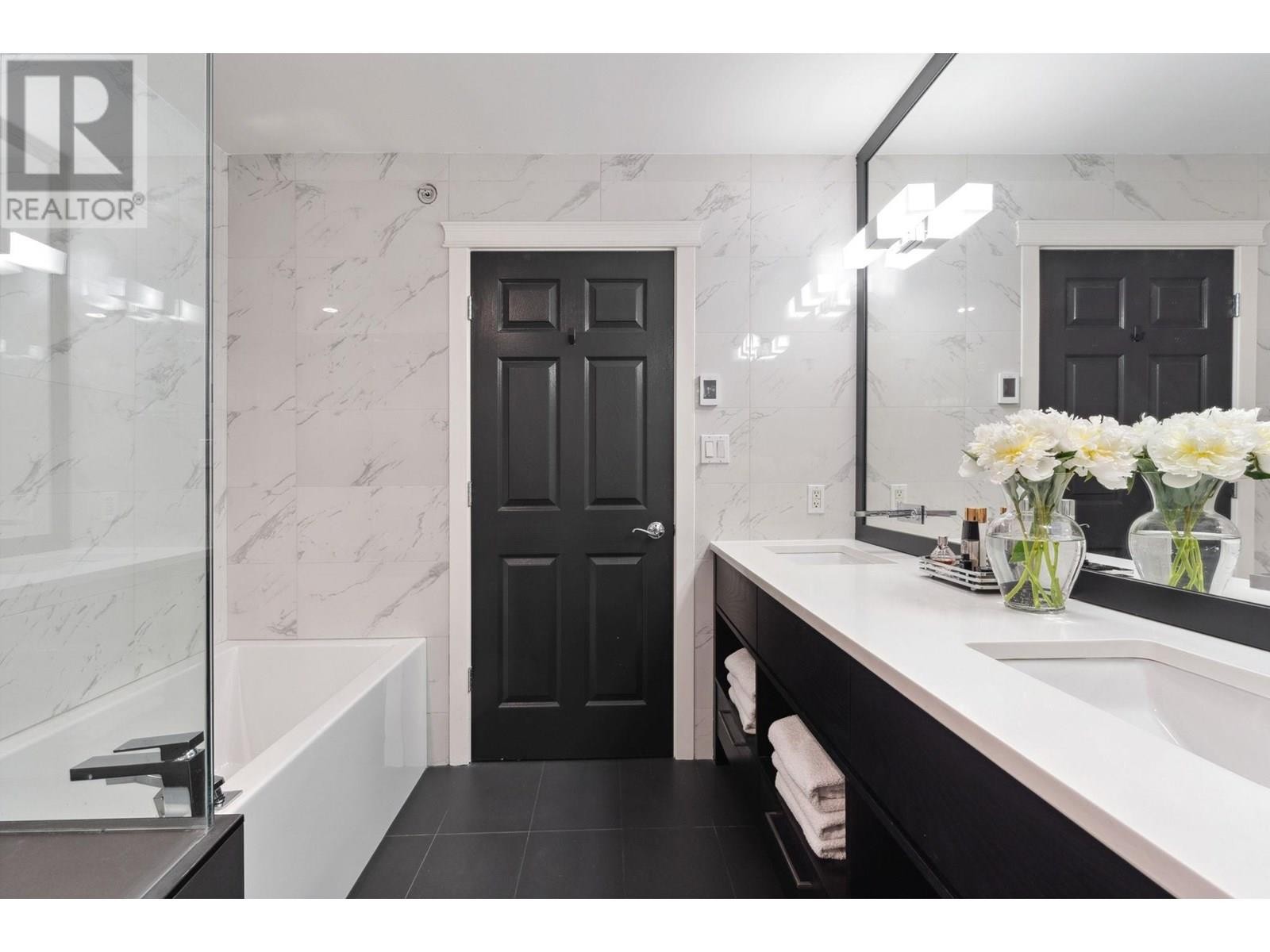 












3761 EDGEMONT BOULEVARD

,
North Vancouver,




British Columbia
V7R2P6

