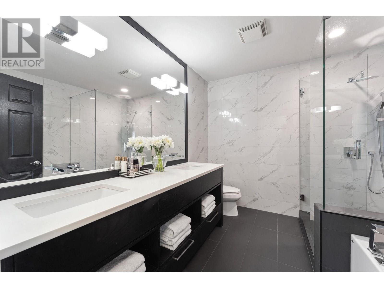 












3761 EDGEMONT BOULEVARD

,
North Vancouver,




British Columbia
V7R2P6

