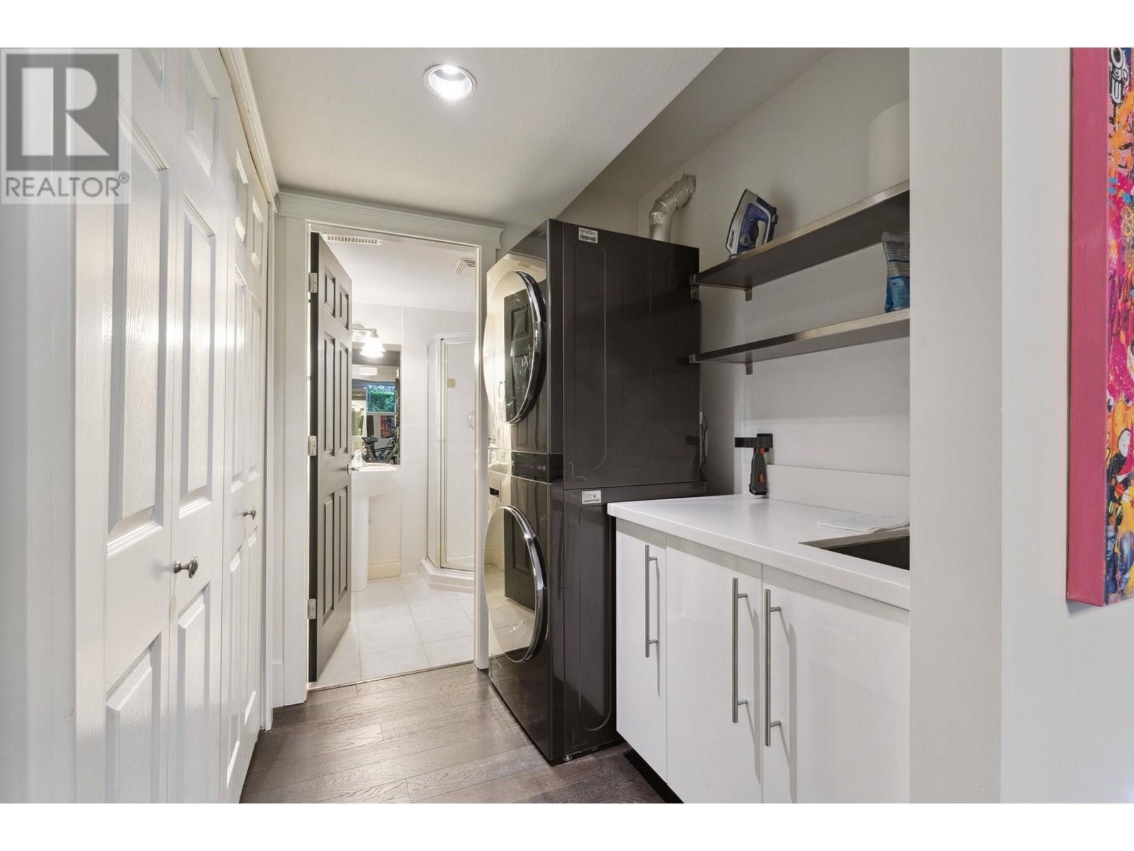 












3761 EDGEMONT BOULEVARD

,
North Vancouver,




British Columbia
V7R2P6

