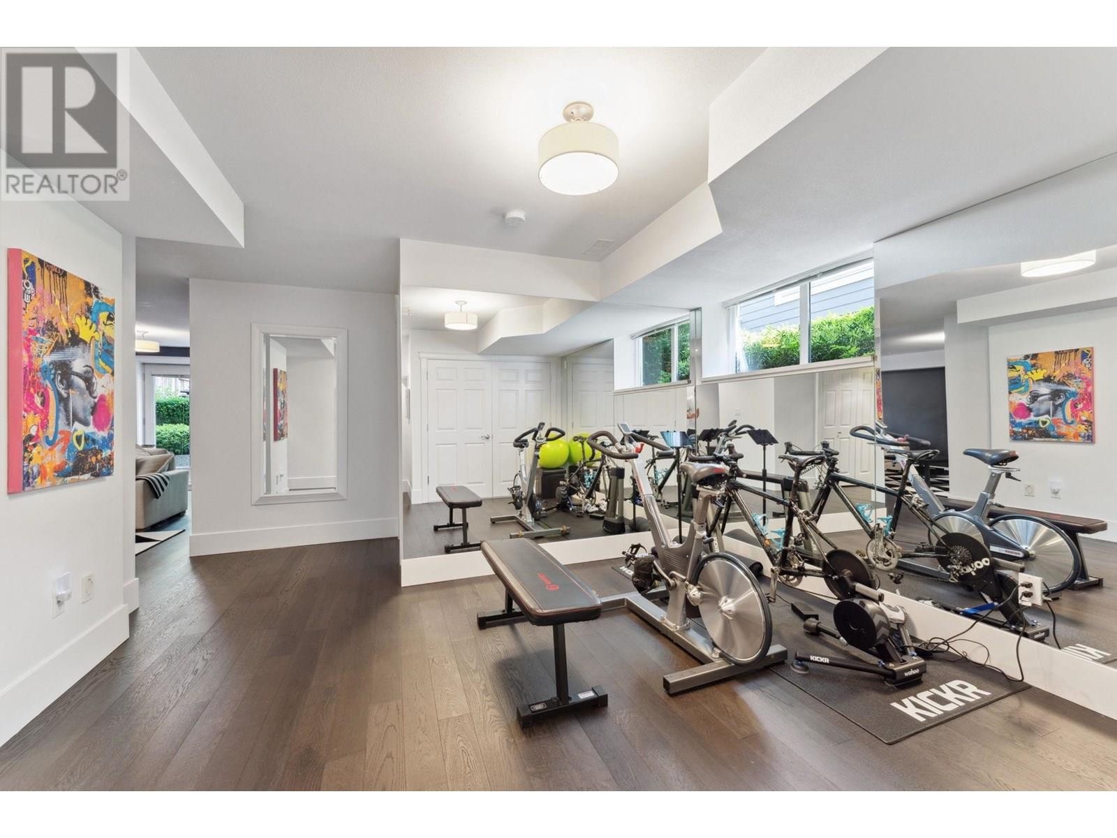 












3761 EDGEMONT BOULEVARD

,
North Vancouver,




British Columbia
V7R2P6

