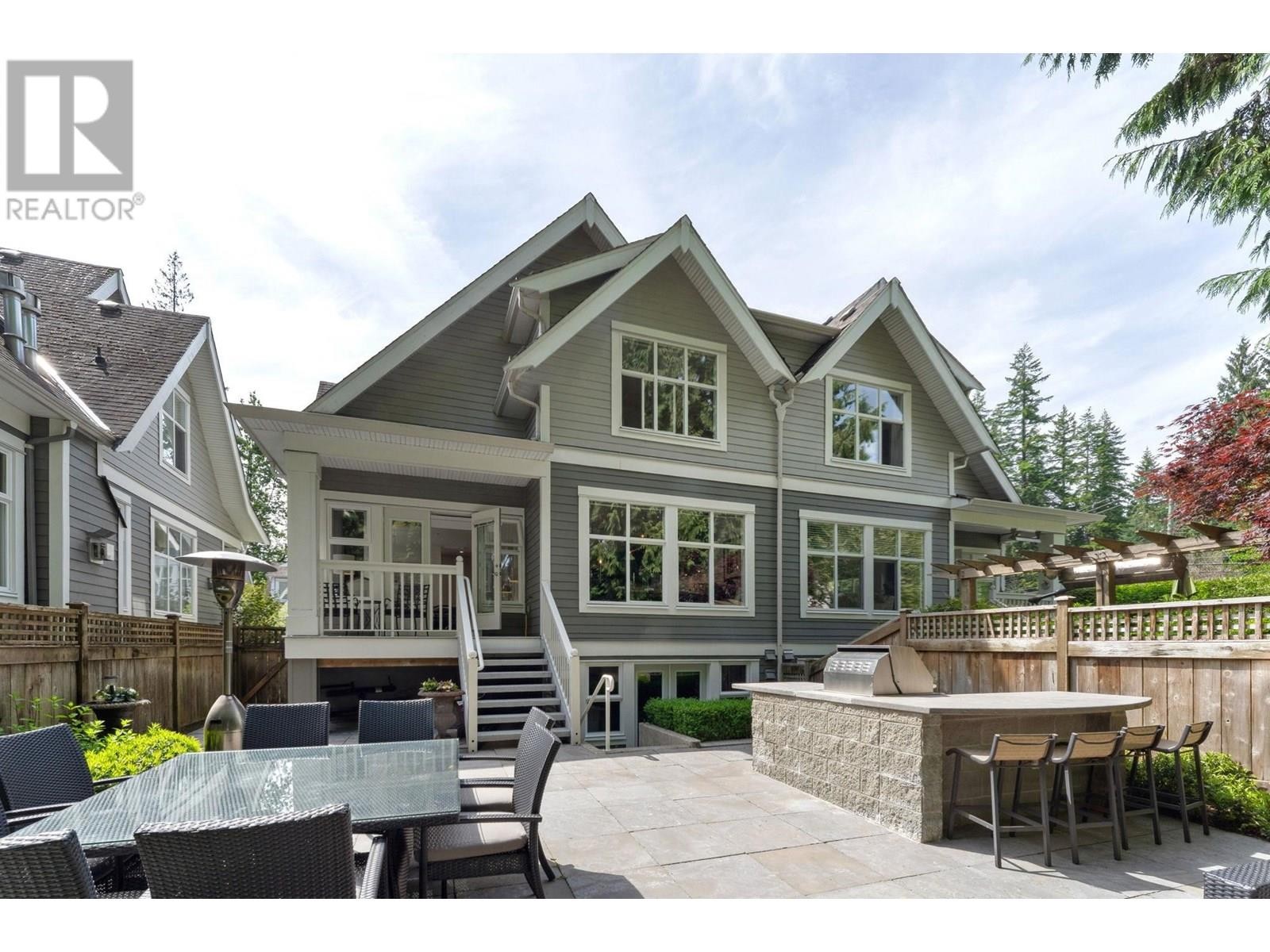 












3761 EDGEMONT BOULEVARD

,
North Vancouver,




British Columbia
V7R2P6

