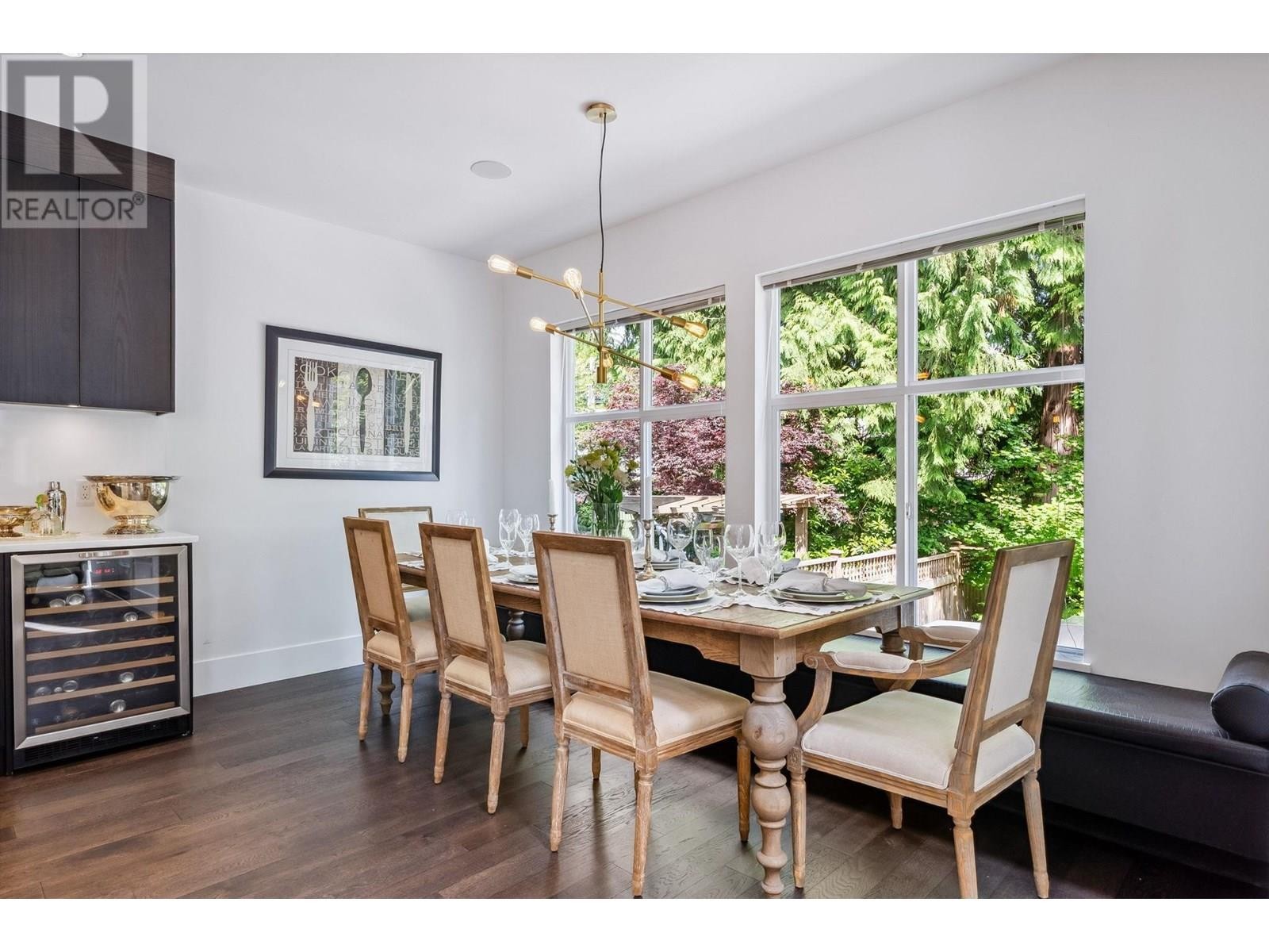 












3761 EDGEMONT BOULEVARD

,
North Vancouver,




British Columbia
V7R2P6

