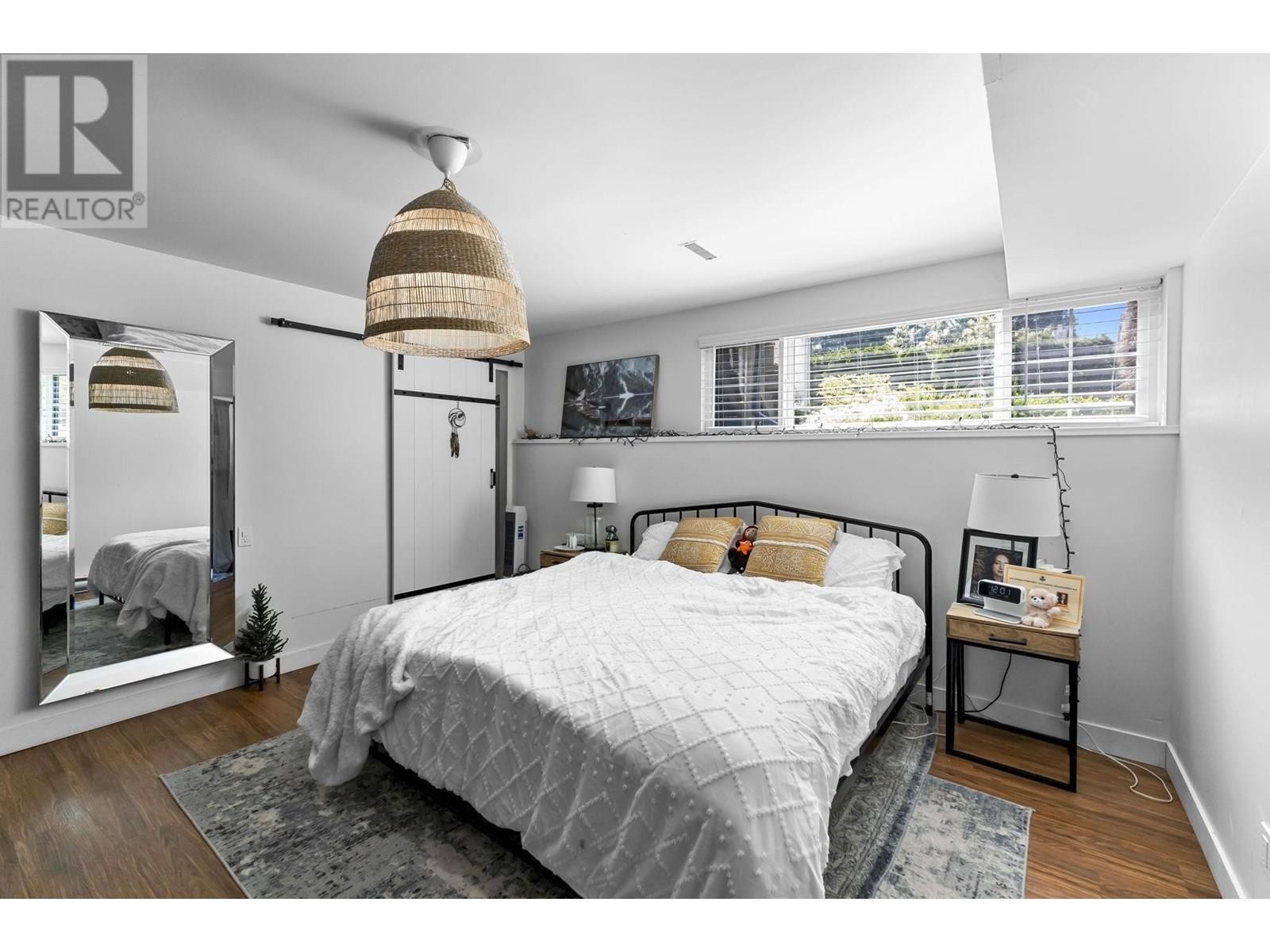 












1682 W 21ST STREET

,
North Vancouver,




British Columbia
V7P2E4

