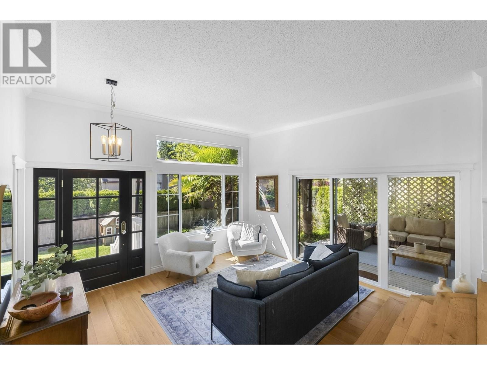 












1682 W 21ST STREET

,
North Vancouver,




British Columbia
V7P2E4

