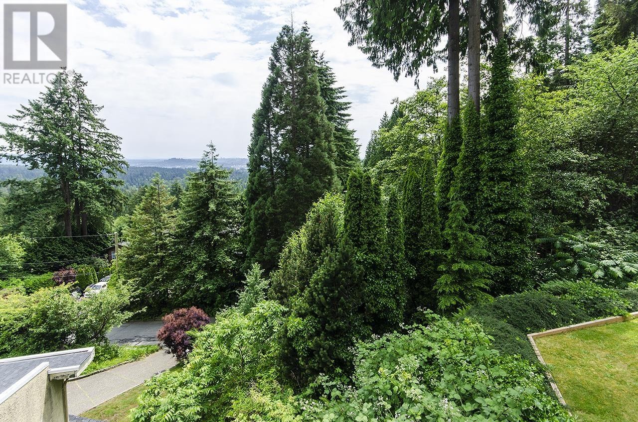 












1241 COLEMAN STREET

,
North Vancouver,




British Columbia
V7K3C2


