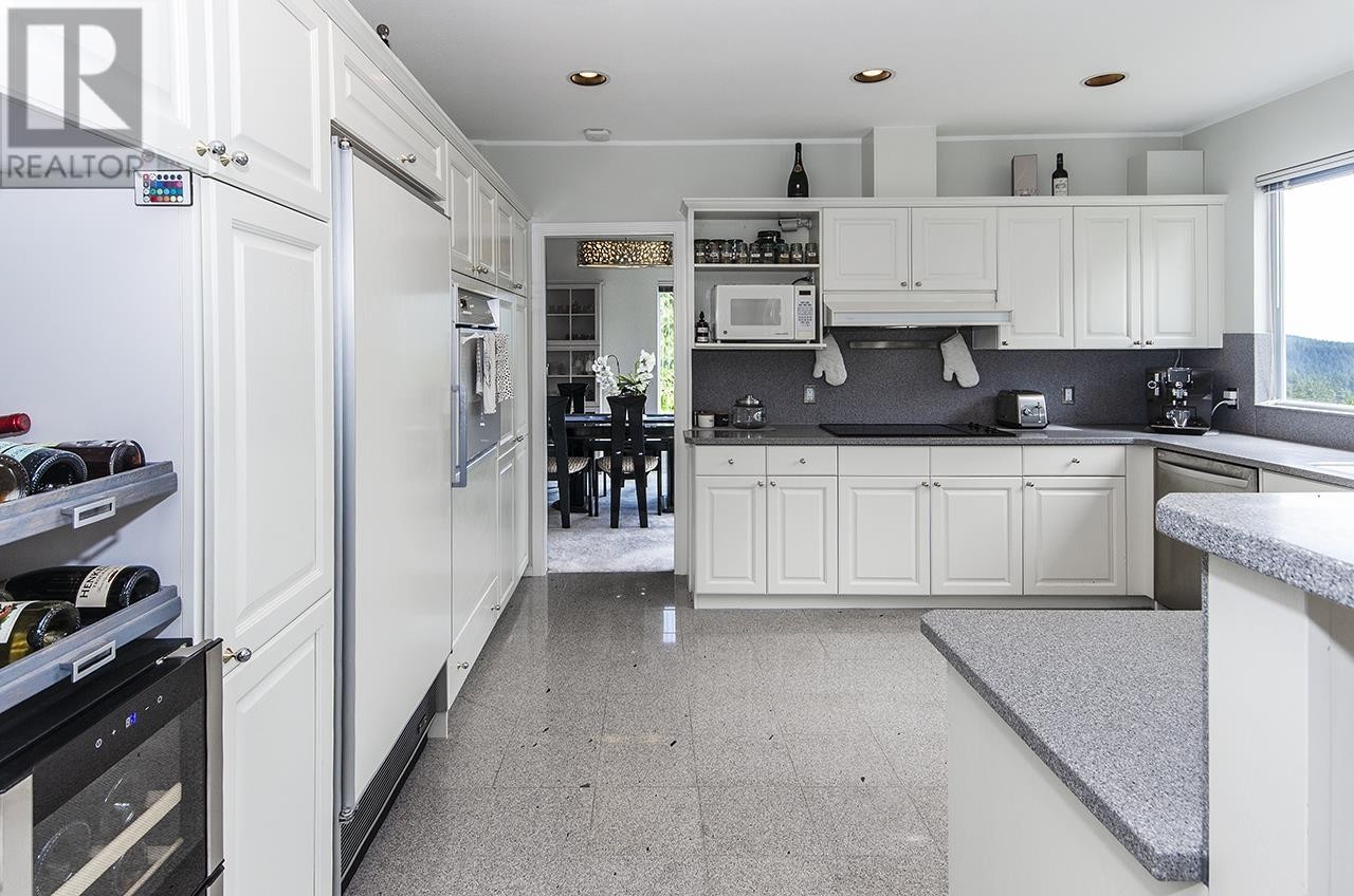 












1241 COLEMAN STREET

,
North Vancouver,




British Columbia
V7K3C2

