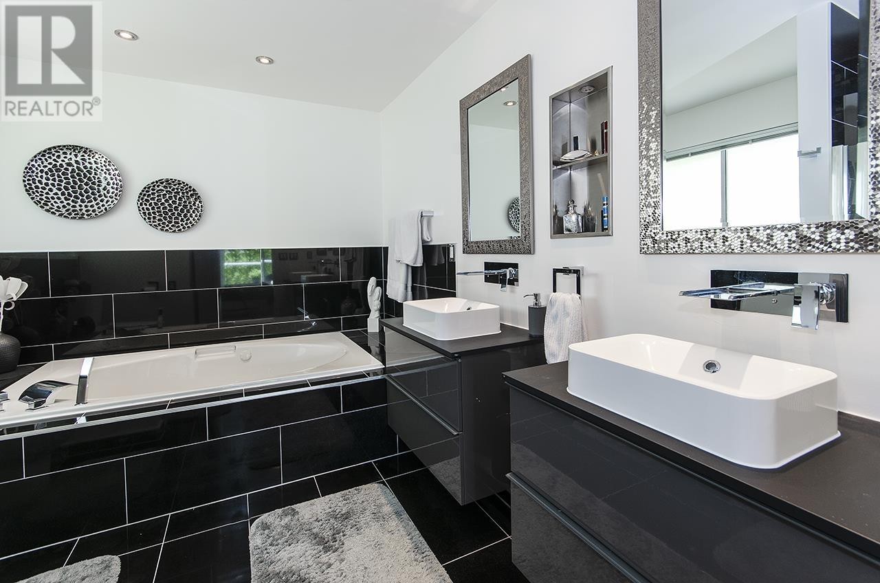 












1241 COLEMAN STREET

,
North Vancouver,




British Columbia
V7K3C2

