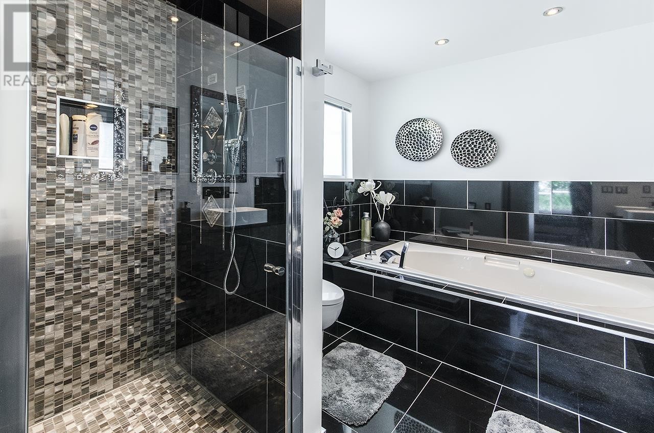 












1241 COLEMAN STREET

,
North Vancouver,




British Columbia
V7K3C2

