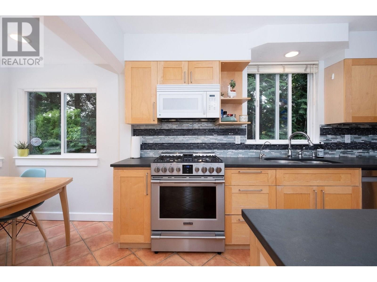 












1075 GLADWIN DRIVE

,
North Vancouver,




British Columbia
V7R1A1

