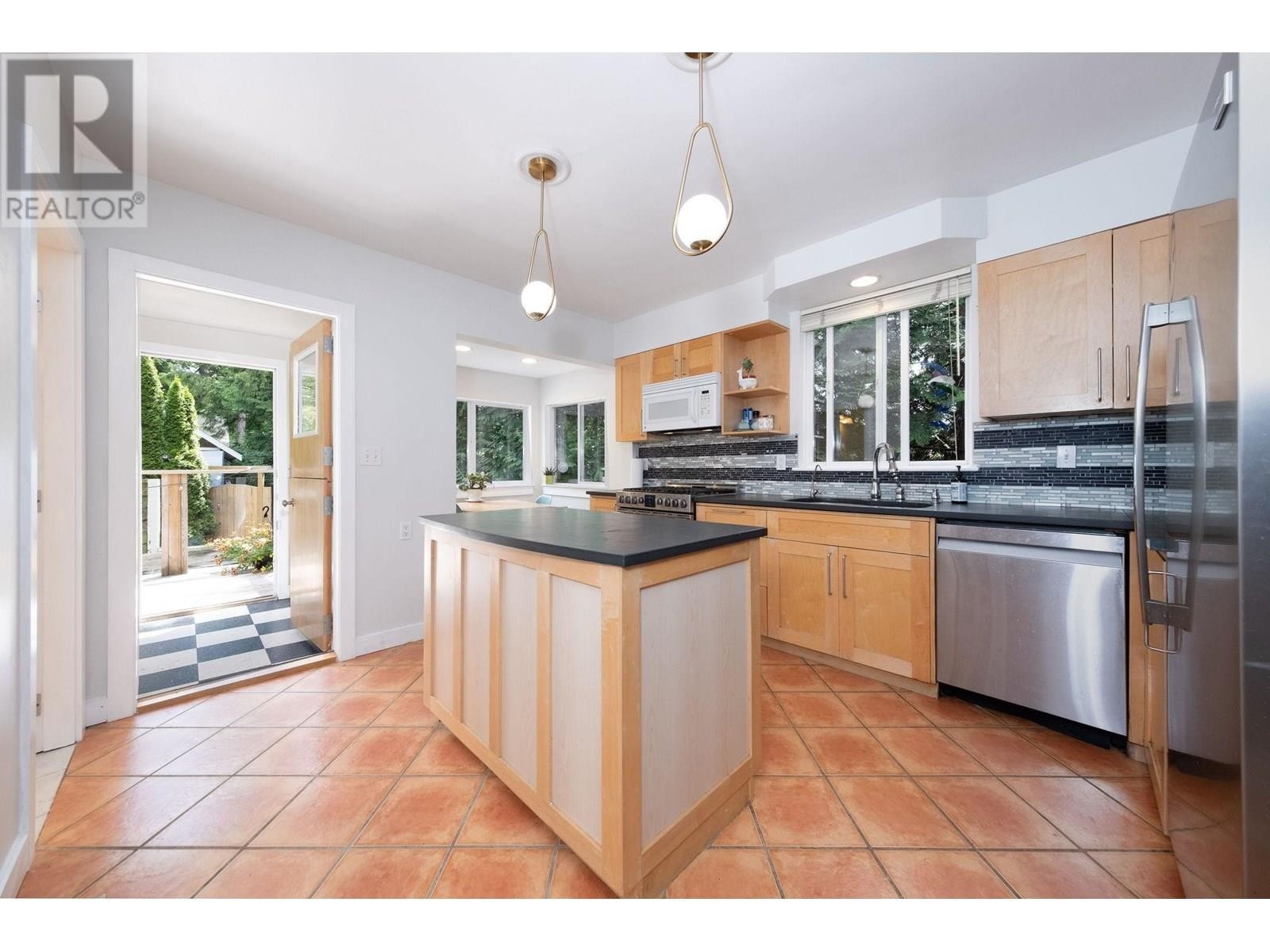 












1075 GLADWIN DRIVE

,
North Vancouver,




British Columbia
V7R1A1

