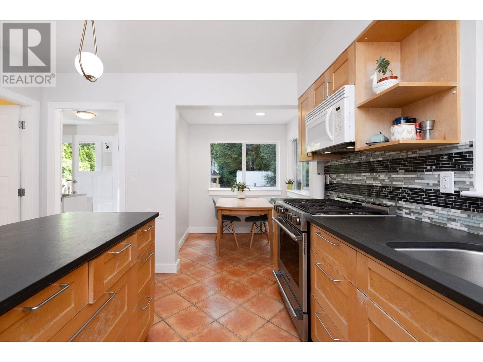 












1075 GLADWIN DRIVE

,
North Vancouver,




British Columbia
V7R1A1


