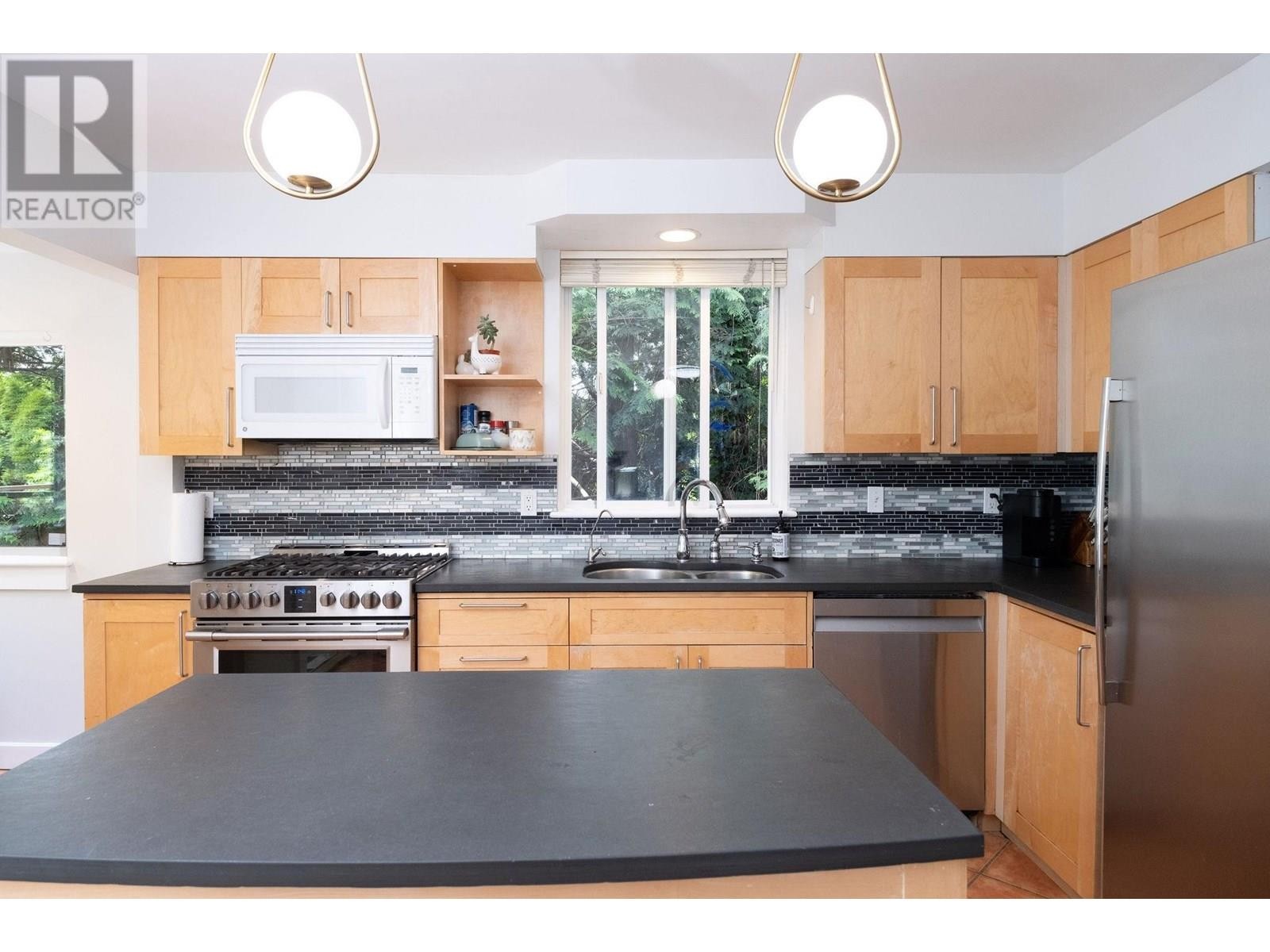 












1075 GLADWIN DRIVE

,
North Vancouver,




British Columbia
V7R1A1

