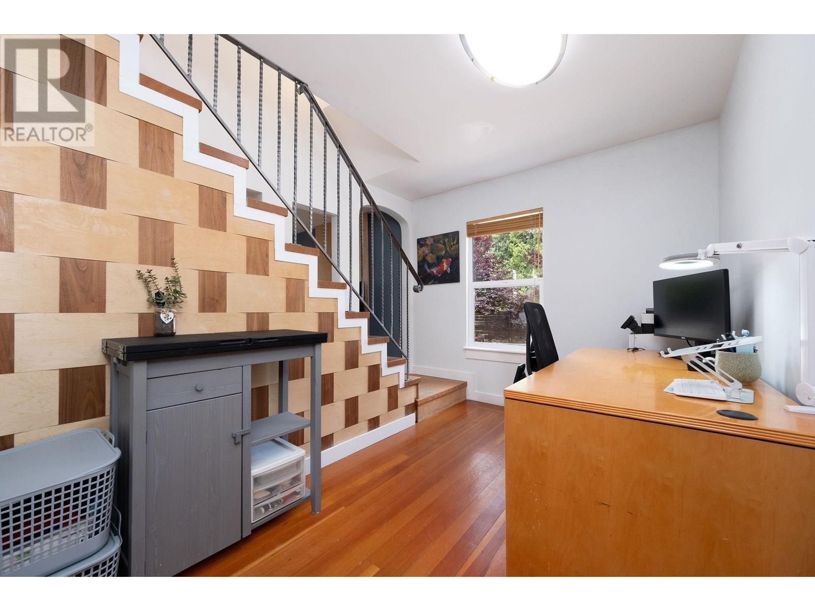












1075 GLADWIN DRIVE

,
North Vancouver,




British Columbia
V7R1A1

