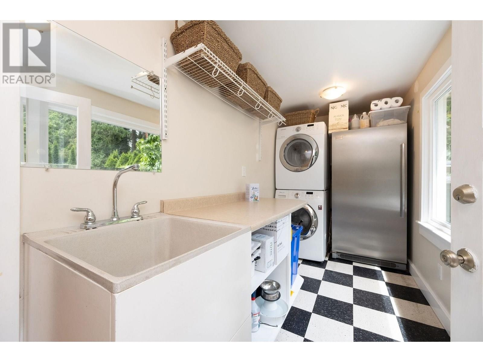 












1075 GLADWIN DRIVE

,
North Vancouver,




British Columbia
V7R1A1

