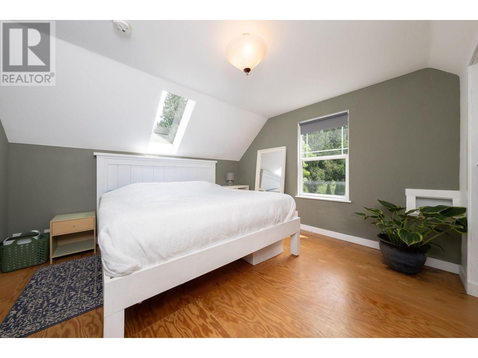 












1075 GLADWIN DRIVE

,
North Vancouver,




British Columbia
V7R1A1

