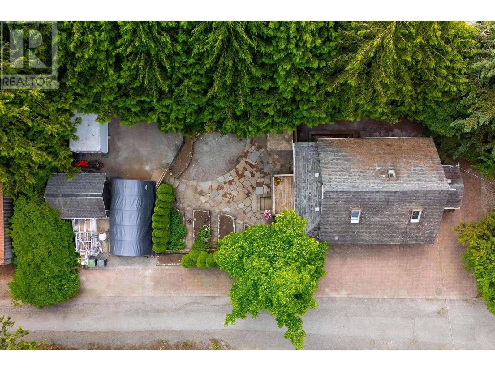 












1075 GLADWIN DRIVE

,
North Vancouver,




British Columbia
V7R1A1

