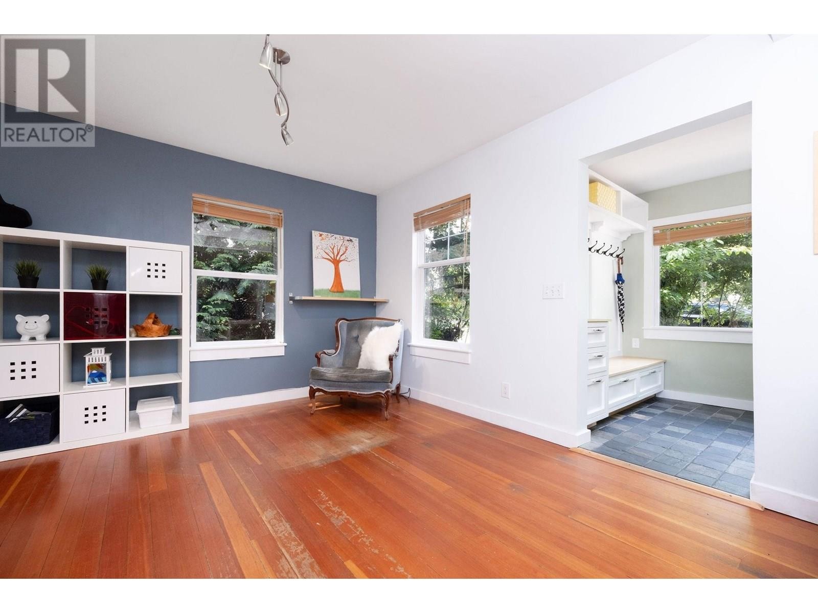 












1075 GLADWIN DRIVE

,
North Vancouver,




British Columbia
V7R1A1

