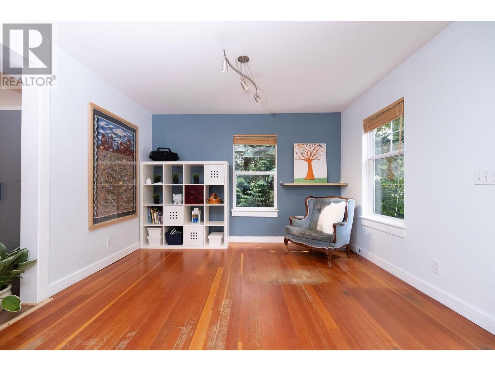 












1075 GLADWIN DRIVE

,
North Vancouver,




British Columbia
V7R1A1

