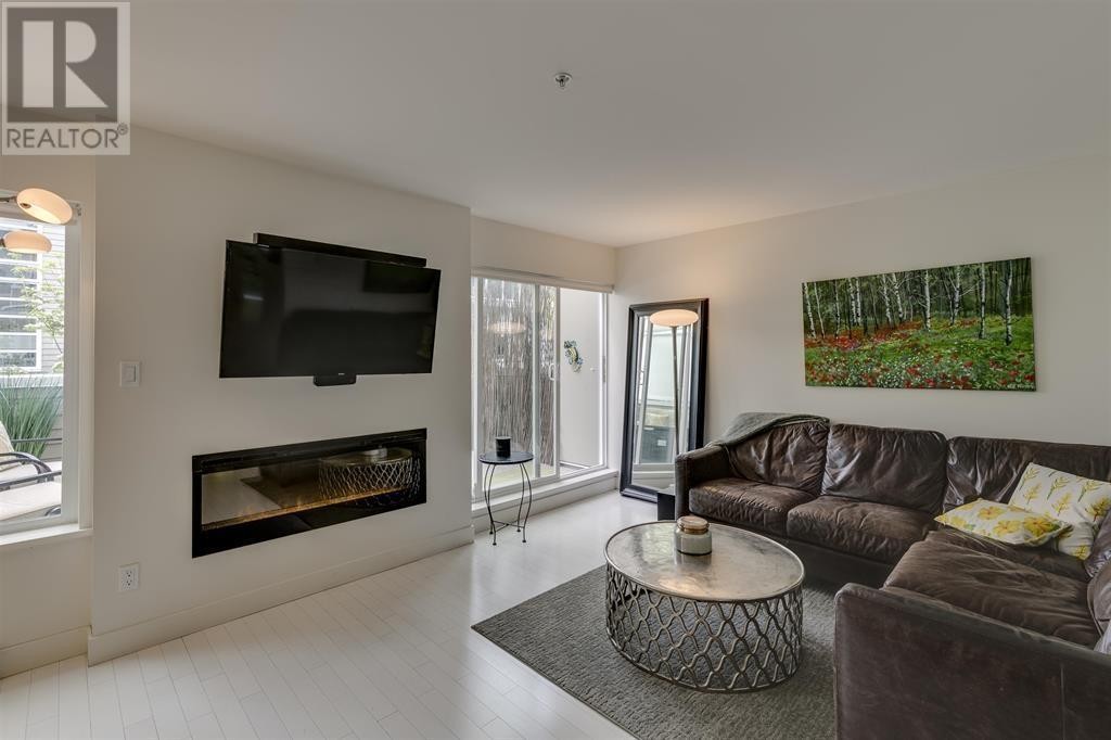 












4 265 E 8TH STREET

,
North Vancouver,




British Columbia
V7L1Y9


