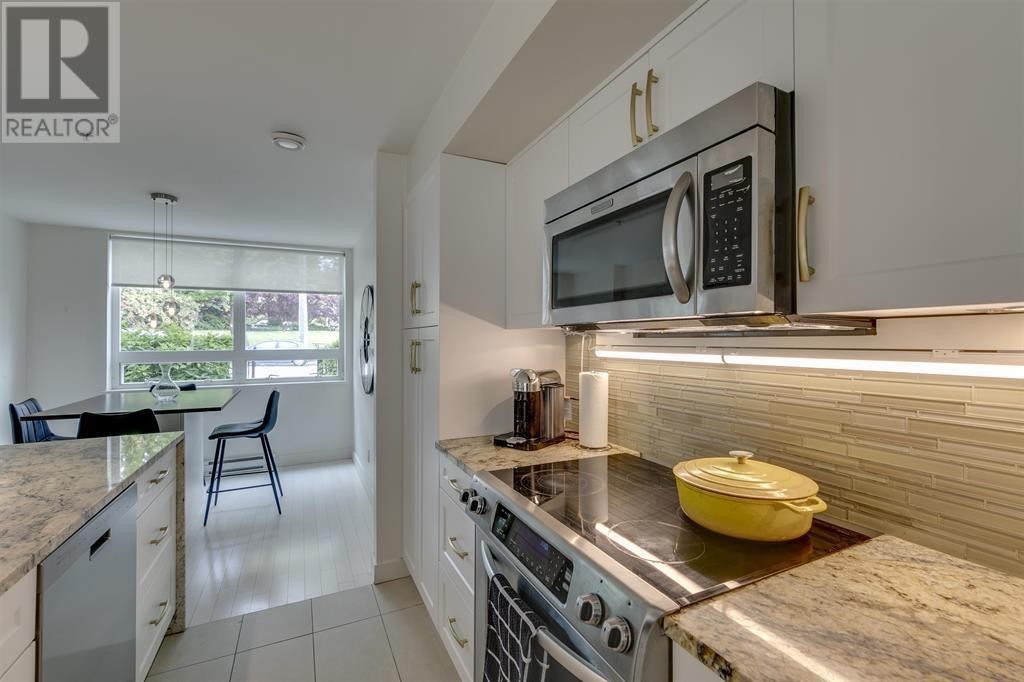 












4 265 E 8TH STREET

,
North Vancouver,




British Columbia
V7L1Y9

