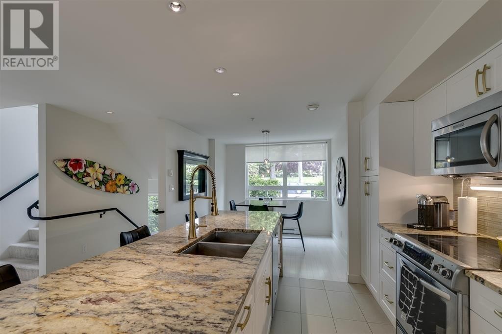 












4 265 E 8TH STREET

,
North Vancouver,




British Columbia
V7L1Y9

