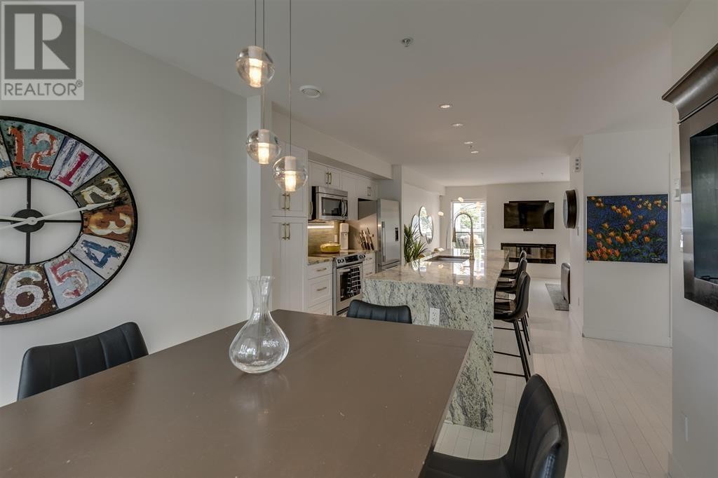 












4 265 E 8TH STREET

,
North Vancouver,




British Columbia
V7L1Y9

