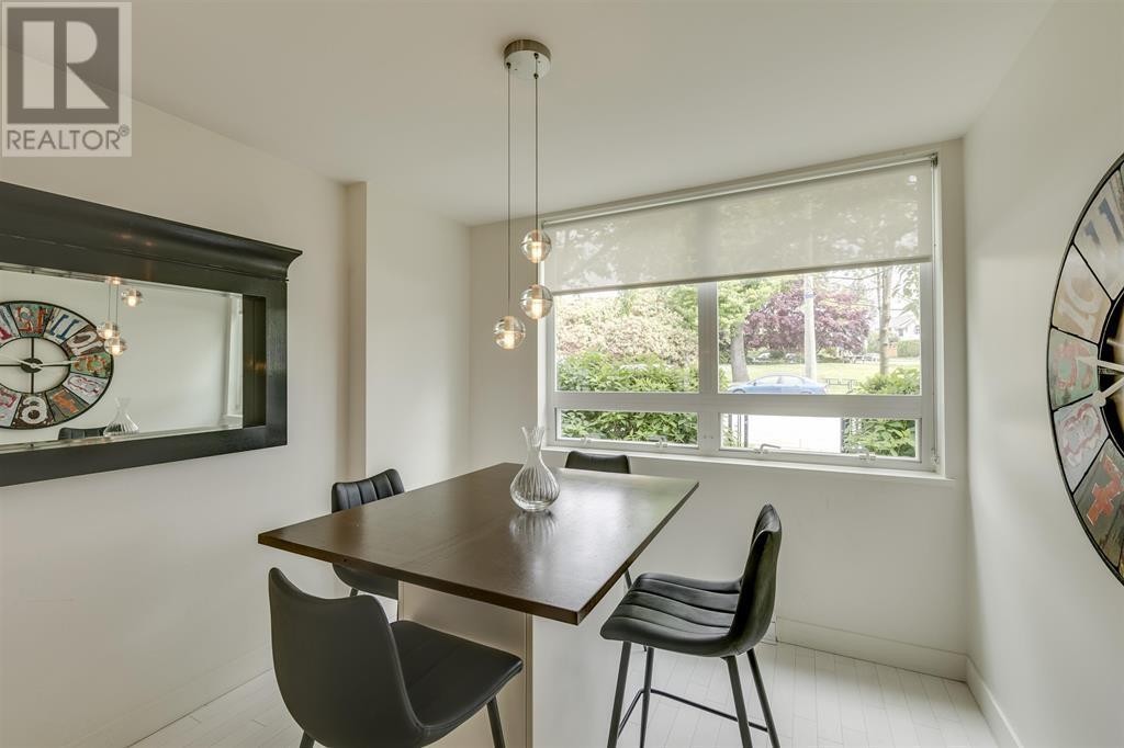 












4 265 E 8TH STREET

,
North Vancouver,




British Columbia
V7L1Y9

